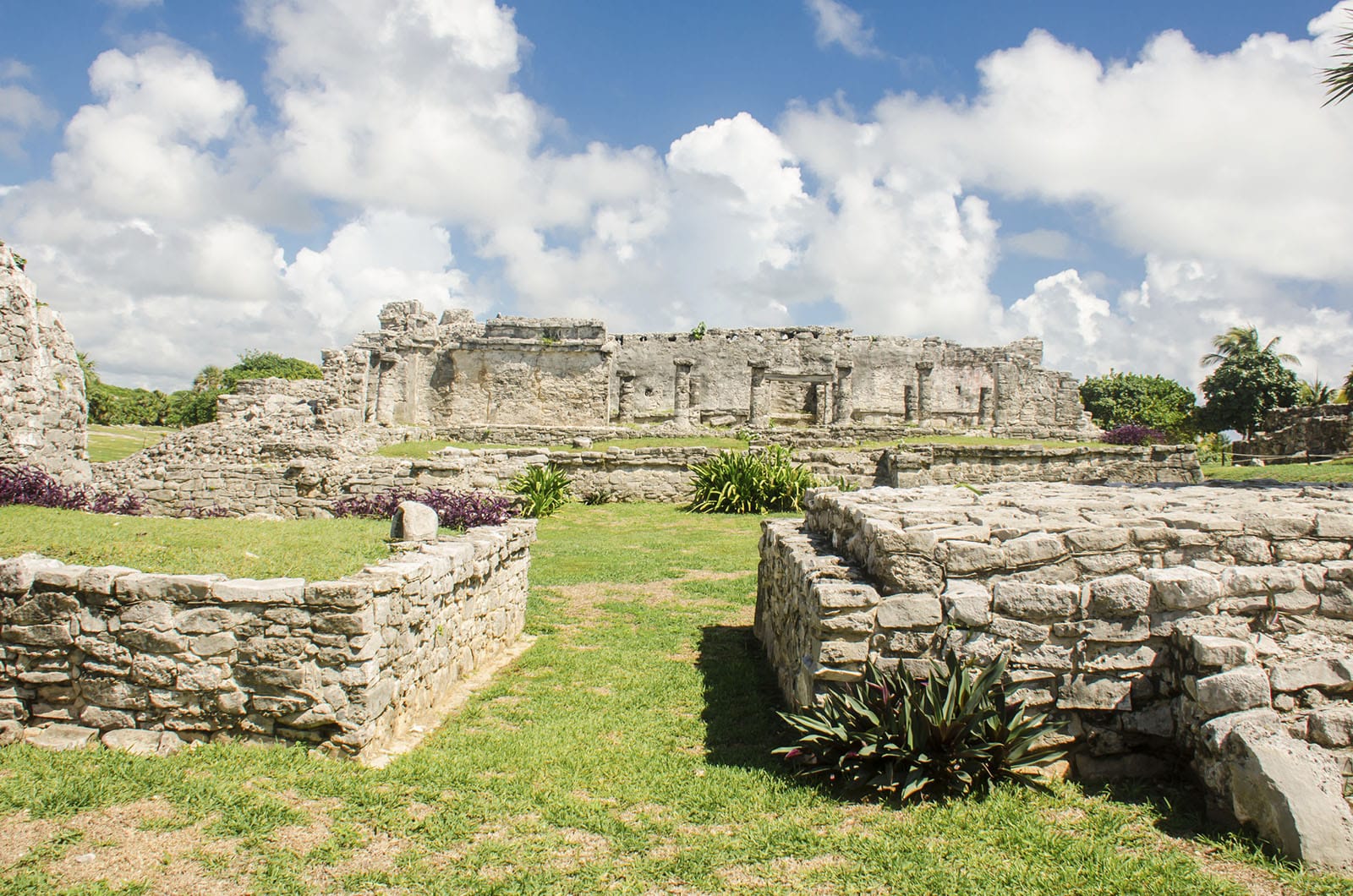 rolling-cancun-shuttle