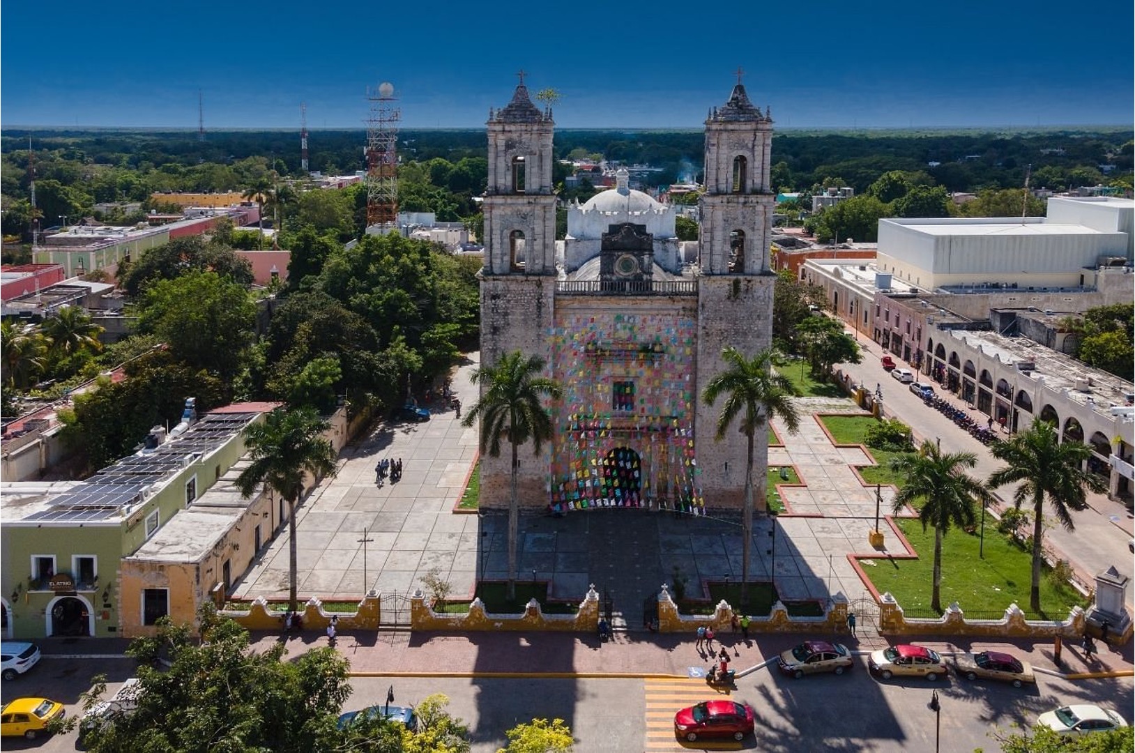 rolling-cancun-shuttle